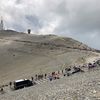 La foule dans le Mont Ventoux après le premier passage des coureurs lors de la 11e étape du Tour de France, le 7 juillet 2021. (AH)