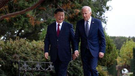 Le président américain Joe Biden et le président chinois, Xi Jinping le 15 novembre 2023 à Woodside, en Calfornie. (BRENDAN SMIALOWSKI / AFP)