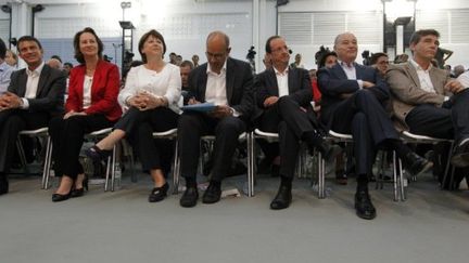 Les six candidats à la primaire socialiste réunis pour la première fois à l'université d'été PS de La Rochelle (AFP)