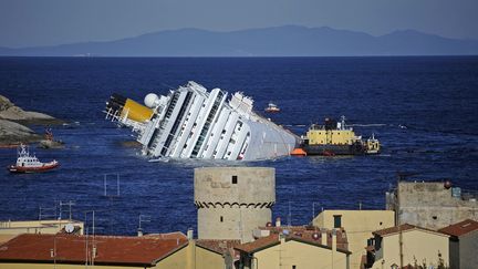 L'&eacute;pave du Costa Concordia, le 25 janvier 2012. (FILIPPO MONTEFORTE / AFP)