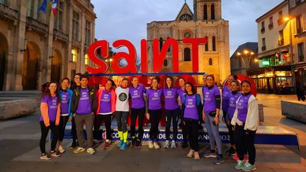 L'Association Sine Qua None, lors d'une sortie nocturne, à Saint-Denis, en Seine-Saint-Denis. (JEROME VAL / RADIO FRANCE)