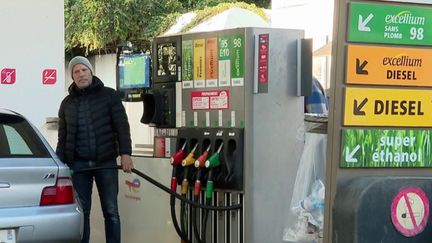 Consommation : les prix des carburants baissent (FRANCE 3)