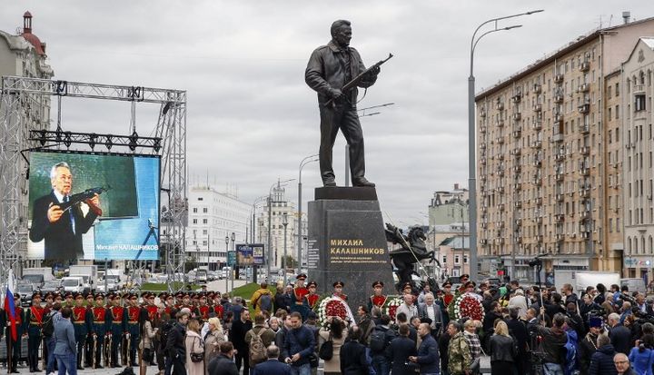 Inauguration de la satue de Mikhaïl Kalachnikov, à  Moscou
 (Maxim ZMEYEV / AFP)