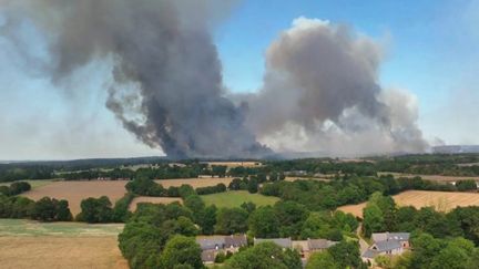 Incendie en Bretagne : les pompiers mobilisés pour contenir les flammes de la forêt de Brocéliande