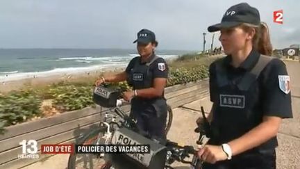 Dans les Landes, la municipalité de Biscarrosse fait appel à 17 jeunes durant l'été pour veiller à la tranquillité des touristes et des riverains. (FRANCE 2)