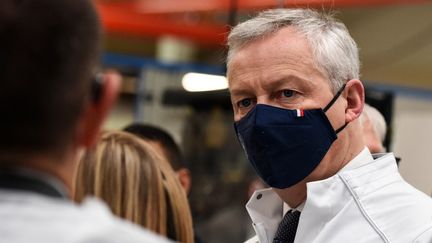 Bruno Le Maire, ministre de l'Economie et des Finances, le 15 avril 2021 à Gonesse (Val-d'Oise). (ERIC PIERMONT / AFP)