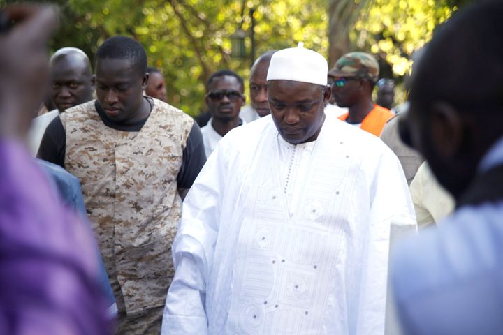 Le président élu&nbsp;Adama Barrow lors d'une réunion consacrée à la crise politique, le 13 janvier 2017, à Serekunda (Gambie). (YUSUPHA SAMA / ANADOLU AGENCY / AFP)