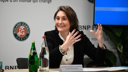 Amélie Oudéa-Castéra lors de la conférence de presse de présentation de Roland-Garros, le 16 mars 2022. (CHRISTOPHE SAIDI / SIPA)