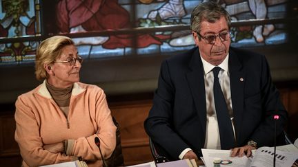 Isabelle Balkany et Patrick Balkany lors d'un conseil municipal à Levallois-Perret (Hauts-de-Seine), le 15 avril 2019. (STEPHANE DE SAKUTIN / AFP)