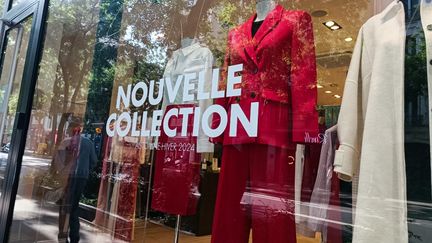 La vitrine d'un magasin de vêtements. Photo d'illustration. (RICCARDO MILANI / HANS LUCAS)