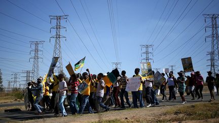 Marche des habitants de Soweto contre la hausse des prix de l'électricité fixés par l'entreprise d'Etat Eskom la rendant inabordable pour beaucoup d'entre eux. Photo prise en mai 2015. (SIPHIWE SIBEKO / X90069)