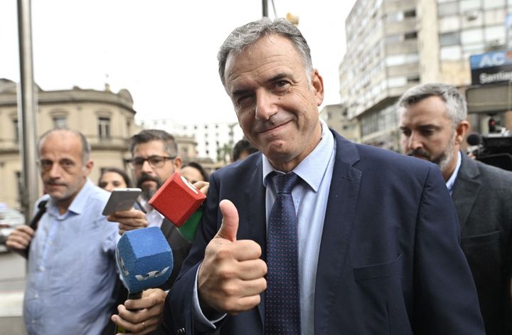 Le nouveau président de l'Uruguay, Yamandu Orsi, à Montevideo le 27 novembre 2024. (SANTIAGO MAZZAROVICH / AFP)