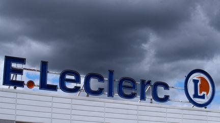 Un magasin Leclerc à Val-de-Reuil (Eure), le 10 juillet 2020. (JOEL SAGET / AFP)