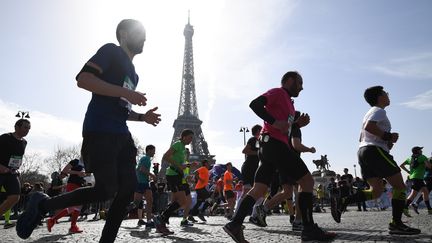 La 42e édition du marathon de Paris, le 8 avril 2018.&nbsp; (ERIC FEFERBERG / AFP)