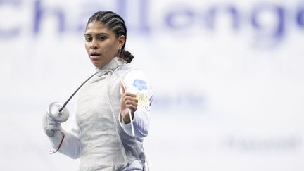 Ysaora Thibus lors de la Coupe du monde de fleuret féminin lors du Mazars Challenge International Paris, au stade Coubertin, à Paris, le 13 janvier 2024. (KEMPINAIRE STEPHANE / AFP)