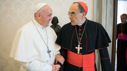 Le pape François et le cardinal Barbarin, au Vatican, le 18 mars 2019. (VATICAN MEDIA / AFP)