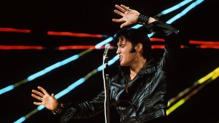 Elvis Presley lors de son légendaire concert&nbsp;télévisé en 1968 sur la chaîne NBC (MAXPPP)