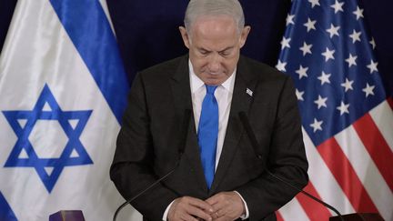 Le Premier ministre israélien Benjamin Netanyahou au ministère israélien de la Défense, après sa rencontre avec le secrétaire d'État américain à Tel-Aviv le 12 octobre 2023. (JACQUELYN MARTIN / POOL / AFP)