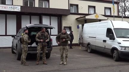 À Bakhmout, dans l'est de l'Ukraine, les mercenaires de Wagner, une milice russe qui recrute des prisonniers pour combattre, attaquent en permanence. Ces paramilitaires sont utilisés comme de la chair à canon face aux troupes ukrainiennes. (FRANCEINFO)