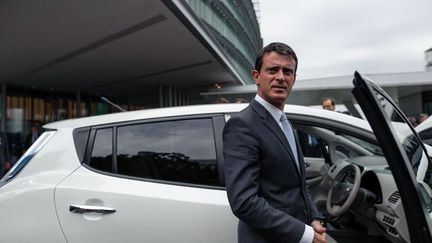 &nbsp; (Manuel Valls, ici au Japon en octobre 2015, déclare que "l'Etat est contre une fusion Renault et Nissan" © SIPA / Nicolas Datiche)