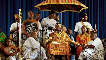 Le roi ashanti Otumfuo Osei Tutu II lors d'une cérémonie à Amsterdam aux Pays-Bas en 2002. (AFP/Robin Utrecht)