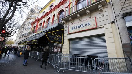 Le 13 novembre, Didi discutait avec des spectateurs devant le Bataclan quand des terroristes ont attaqué la salle de concert. (FRANCOIS GUILLOT / AFP)