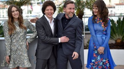 Sarah Sutherland, le réalisateur Michel Franco, Tim Roth et Nailea Norvind
 (BERTRAND LANGLOIS / AFP)