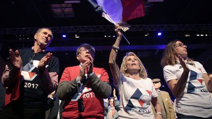 Le Parquet financier hué par les militants de François Fillon à Aubervilliers