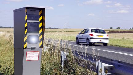 Un radar en France, le 6 mars 2010. (CHRISTOPHE LEHENAFF / PHOTONONSTOP / AFP)