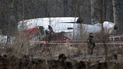 L'épave de l'avion présidentiel polonais qui s'est écrasé en Russie le 11 avril 2010 (AFP - NATALIA KOLESNIKOVA)
