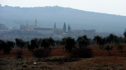 La ville syrienne d'Azaz, ciblée par des tirs de mortier turcs, le 14 février 2016. (IZZET MAZI / ANADOLU AGENCY / AFP)