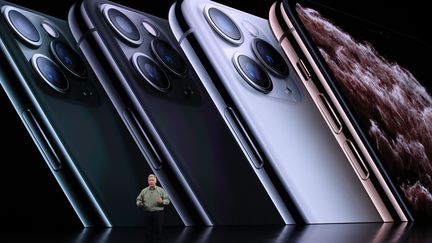 Phil Schiller, vice-président du marketing d'Apple, présente l'iPhone 11 Pro, le 10 septembre 2019, à Cupertino, en Californie (Etats-Unis).&nbsp;
 (JUSTIN SULLIVAN / GETTY IMAGES NORTH AMERICA / AFP)