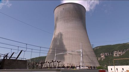 Avec la hausse des températures, l’un des réacteurs nucléaires de la centrale du Blayais a dû ralentir dans la nuit du lundi 9 mai. (FRANCEINFO)