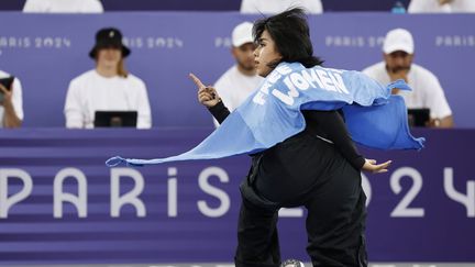 La breakeuse afghane Manizha Talash disqualifiée après son "message politique" lors de sa battle face à une Néerlandaise, le 9 août 2024 aux Jeux de Paris. (MAXPPP)