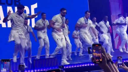 La chorégraphie "Moulin Rouge" de l'équipe de France de rugby à 7, samedi 27 juillet 2024. (CAPTURE D'ECRAN @EquipeFRA)