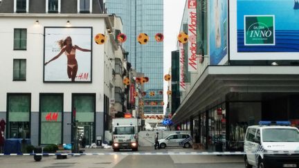 La police a établi un périmètre de sécurité autour du centre commercial City 2 à Bruxelles après une alerte à la bombe, mardi 21 juin 2016. (SEPPE KNAPEN / BELGA / AFP)