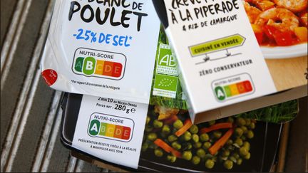 Des plats préparés portant le logo du Nutri-Score, le 31 janvier 2017 à Paris. (MAXPPP)