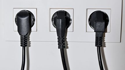 La vague de froid va contraindre la France à importer de l'électricité (illustration). (DIRK WAEM / MAXPPP)