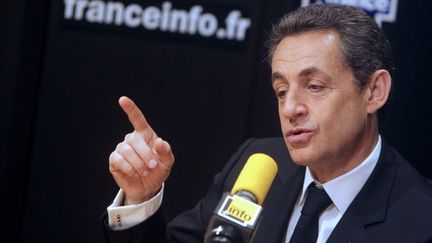 Le candidat de l'UMP &agrave; la pr&eacute;sidentielle, Nicolas Sarkozy, le 25 avril 2012 dans les locaux de France Info, &agrave; Paris. (KENZO TRIBOUILLARD / AFP)