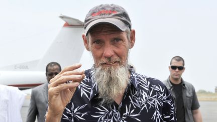 L'ex-otage n&eacute;erlandais Sjaak Rijke arrive le7 avril &nbsp;2015 &agrave; Bamako, au lendemain de sa lib&eacute;ration dans le nord du Mali (HABIBOU KOUYATE / AFP)