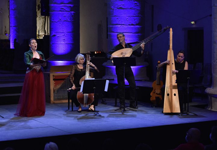 Lucile Richardot et l'ensemble Faenza au Festival d'Ambronay le 17 septembre 2021. (BERTRAND PICHENE / FESTIVAL D'AMBRONAY 2021)