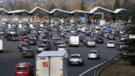 La barrière de péage de Chignin, en Savoie, le 10 février 2018. (JEAN-PIERRE CLATOT / AFP)