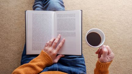 Lecture en intérieur, octobre 2018 (SIRINAPA WANNAPAT / EYEEM / EYEEM / Getty Images)