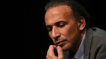 L'islamologue suisse Tariq Ramadan lors d'une conférence, à Bordeaux (Gironde), le 26 mars 2016.&nbsp; (MEHDI FEDOUACH / AFP)