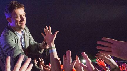 Damon Albarn va au contact de la foule, juin 2015.
 (REX Shutterstock/SIPA)