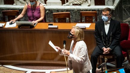 Sophie Cluzel, secrétaire d'Etat chargée des Personnes handicapées, prend la parole lors d'une séance publique de questions au gouvernement à l'Assemblée nationale, le 15 juin 2021&nbsp; (XOSE BOUZAS / HANS LUCAS)