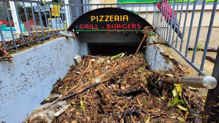 Une pizzeria du centre-ville d'Annonay (Ardèche) engloutie par les intempéries du 17 octobre 2024. (ERWAN CHASSIN / RADIO FRANCE)