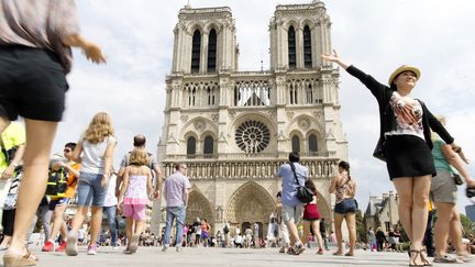 Notre-dame de Paris : un lieu de culte et de culture prisé par les touristes