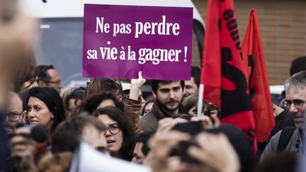 Des enseignants et directeurs d'école manifestent après le suicide de Christine Renon, directrice d'une école maternelle de Pantin (Seine-Saint-Denis), le 3 octobre 2019 à Bobigny (Seine-Saint-Denis).&nbsp; (MAXPPP)