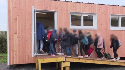 Tornade dans le Nord : à Conty, les élèves font leur rentrée dans des classes temporaires (FRANCE 2)